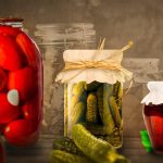 Berapa tahun Anda dapat menyimpan makanan kaleng: dokter memberi tahu